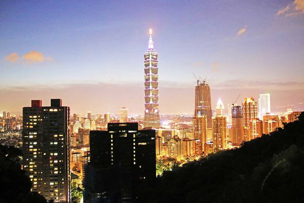 【台北旅遊】和興炭坑與象山101夜景-台北半日遊