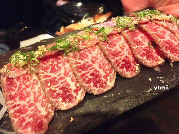 桀すし日本料理：【台中食記】公益路平價日本料理!高cp值~生牛肉片&披薩握壽司讓人回味無窮@桀すし日本料理