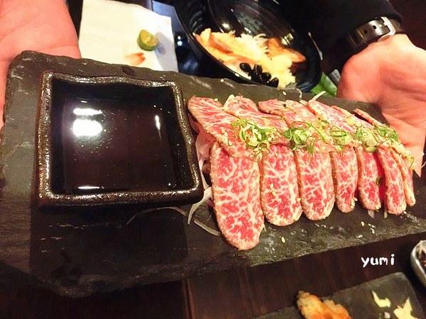 桀すし日本料理：【台中食記】公益路平價日本料理!高cp值~生牛肉片&披薩握壽司讓人回味無窮@桀すし日本料理