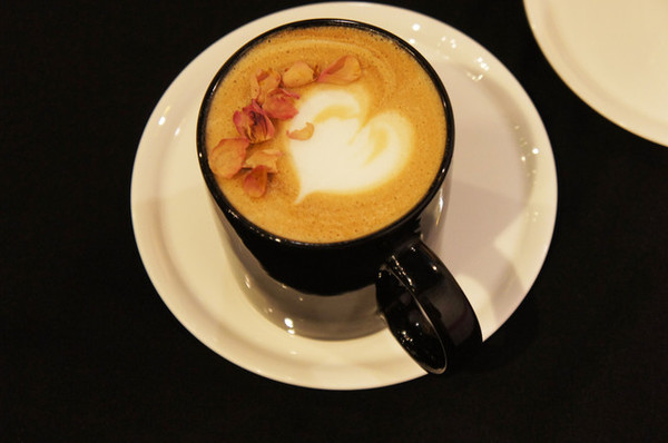 i Queen coffee：i Queen coffee~草莓玩鬆餅