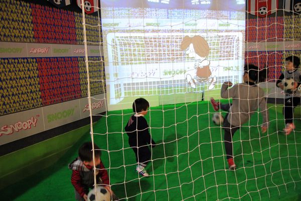 Snoopy 65週年巡迴特展，走進花生漫畫，獨家邀請史努比妹妹Belle(貝兒)，台北松山文創園區，