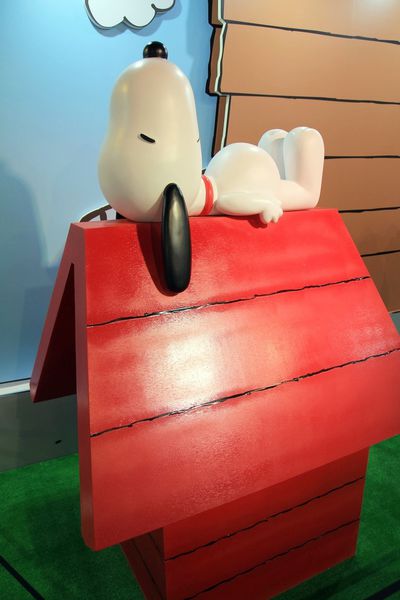 Snoopy 65週年巡迴特展，走進花生漫畫，獨家邀請史努比妹妹Belle(貝兒)，台北松山文創園區，