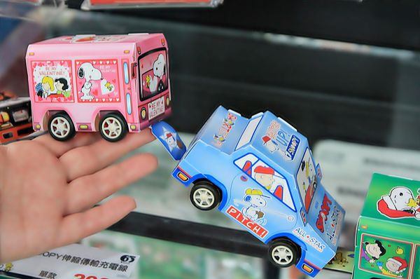 Snoopy 65週年巡迴特展，走進花生漫畫，獨家邀請史努比妹妹Belle(貝兒)，台北松山文創園區，