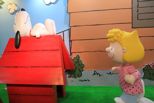 Snoopy 65週年巡迴特展，走進花生漫畫，獨家邀請史努比妹妹Belle(貝兒)，台北松山文創園區，