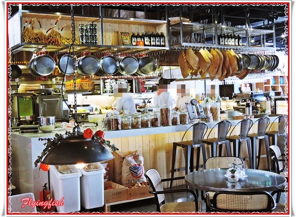 包心菜實驗廚房:✜ 白天及夜晚皆美,讓人耳目一新滴鄉村風健康餐飲空間 - 台中「包心菜實驗廚房」 ٩(๑❛ᴗ❛๑)۶