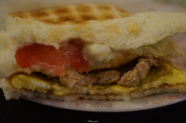 囍家炭烤三明治：[北投在地美食]囍家炭烤三明治~一次大滿足之雙喜(豬排+馬鈴薯)炭烤三明治