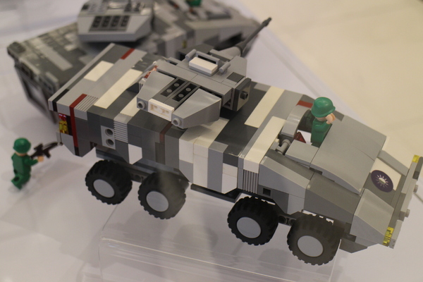 樂高積木展：台北‧免費全台最大樂高積木展/海綿寶寶、小小兵、鋼彈、星際迷航戰艦、阿帕契