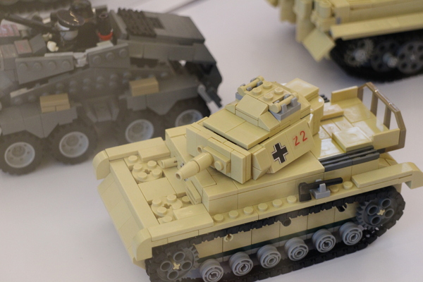 樂高積木展：台北‧免費全台最大樂高積木展/海綿寶寶、小小兵、鋼彈、星際迷航戰艦、阿帕契