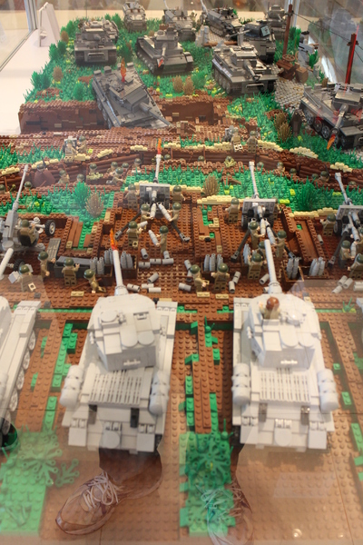 樂高積木展：台北‧免費全台最大樂高積木展/海綿寶寶、小小兵、鋼彈、星際迷航戰艦、阿帕契