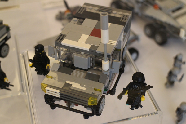 樂高積木展：台北‧免費全台最大樂高積木展/海綿寶寶、小小兵、鋼彈、星際迷航戰艦、阿帕契