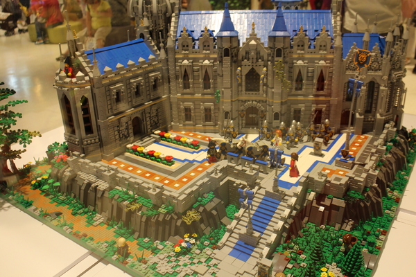 樂高積木展：台北‧免費全台最大樂高積木展/海綿寶寶、小小兵、鋼彈、星際迷航戰艦、阿帕契