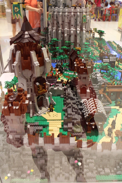 樂高積木展：台北‧免費全台最大樂高積木展/海綿寶寶、小小兵、鋼彈、星際迷航戰艦、阿帕契