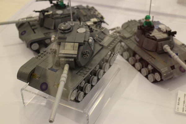 樂高積木展：台北‧免費全台最大樂高積木展/海綿寶寶、小小兵、鋼彈、星際迷航戰艦、阿帕契