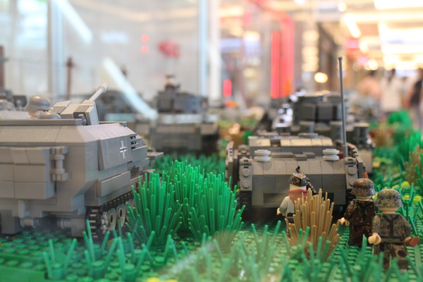 樂高積木展：台北‧免費全台最大樂高積木展/海綿寶寶、小小兵、鋼彈、星際迷航戰艦、阿帕契