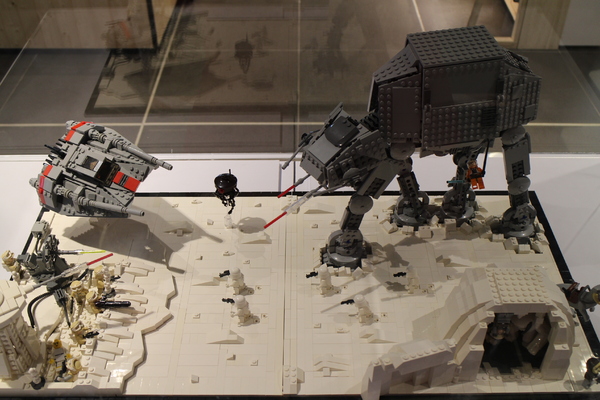 樂高積木展：台北‧免費全台最大樂高積木展/海綿寶寶、小小兵、鋼彈、星際迷航戰艦、阿帕契