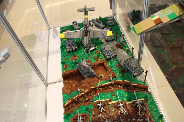 樂高積木展：台北‧免費全台最大樂高積木展/海綿寶寶、小小兵、鋼彈、星際迷航戰艦、阿帕契