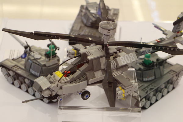 樂高積木展：台北‧免費全台最大樂高積木展/海綿寶寶、小小兵、鋼彈、星際迷航戰艦、阿帕契