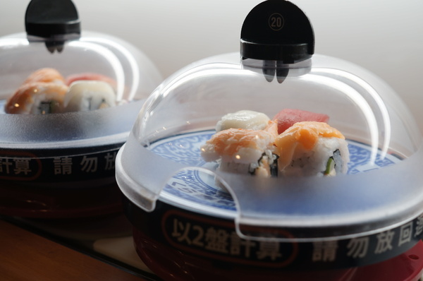 くら寿司藏壽司 Kura Sushi(松江南京店):(胖樺食記)台北市松江南京站くら寿司藏壽司Kura Sushi。物超所值迴轉壽司搭配高噱頭扭蛋。