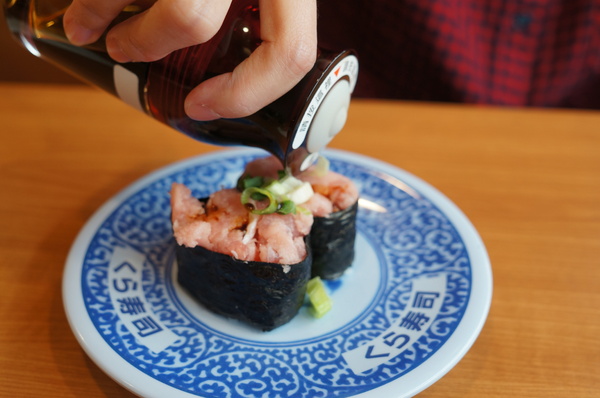 くら寿司藏壽司 Kura Sushi(松江南京店):(胖樺食記)台北市松江南京站くら寿司藏壽司Kura Sushi。物超所值迴轉壽司搭配高噱頭扭蛋。