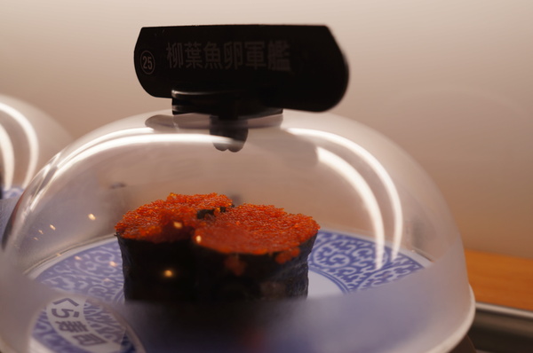 くら寿司藏壽司 Kura Sushi(松江南京店):(胖樺食記)台北市松江南京站くら寿司藏壽司Kura Sushi。物超所值迴轉壽司搭配高噱頭扭蛋。