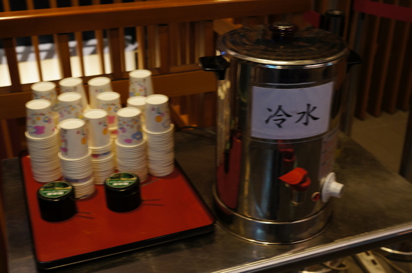 くら寿司藏壽司 Kura Sushi(松江南京店):(胖樺食記)台北市松江南京站くら寿司藏壽司Kura Sushi。物超所值迴轉壽司搭配高噱頭扭蛋。