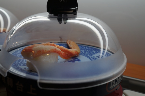 くら寿司藏壽司 Kura Sushi(松江南京店):(胖樺食記)台北市松江南京站くら寿司藏壽司Kura Sushi。物超所值迴轉壽司搭配高噱頭扭蛋。