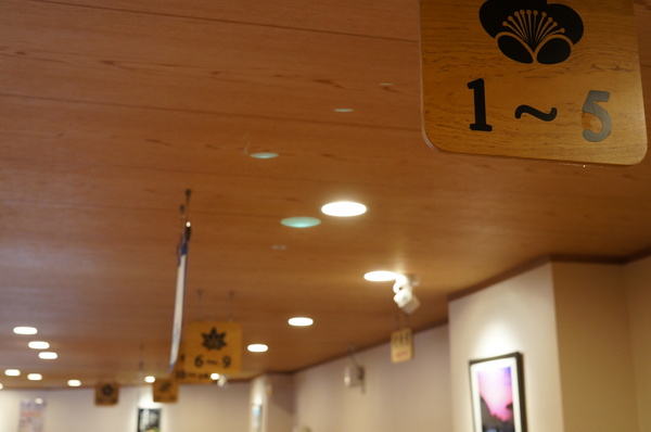 くら寿司藏壽司 Kura Sushi(松江南京店):(胖樺食記)台北市松江南京站くら寿司藏壽司Kura Sushi。物超所值迴轉壽司搭配高噱頭扭蛋。