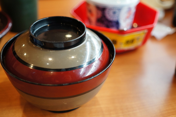 くら寿司藏壽司 Kura Sushi(松江南京店):(胖樺食記)台北市松江南京站くら寿司藏壽司Kura Sushi。物超所值迴轉壽司搭配高噱頭扭蛋。