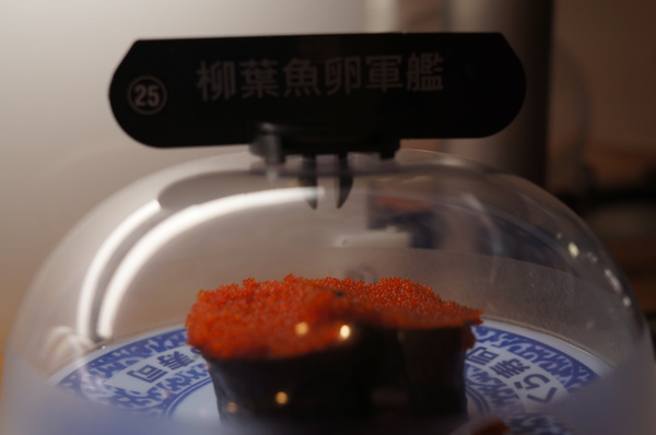 くら寿司藏壽司 Kura Sushi(松江南京店):(胖樺食記)台北市松江南京站くら寿司藏壽司Kura Sushi。物超所值迴轉壽司搭配高噱頭扭蛋。