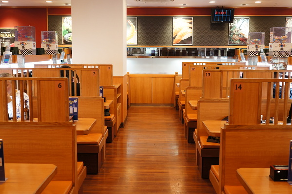 くら寿司藏壽司 Kura Sushi(松江南京店):(胖樺食記)台北市松江南京站くら寿司藏壽司Kura Sushi。物超所值迴轉壽司搭配高噱頭扭蛋。