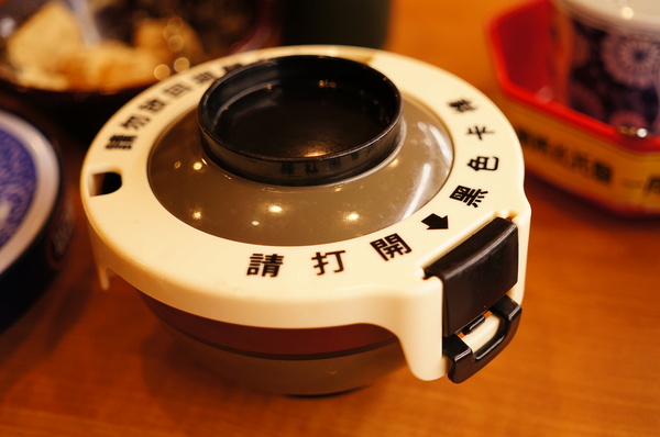 くら寿司藏壽司 Kura Sushi(松江南京店):(胖樺食記)台北市松江南京站くら寿司藏壽司Kura Sushi。物超所值迴轉壽司搭配高噱頭扭蛋。