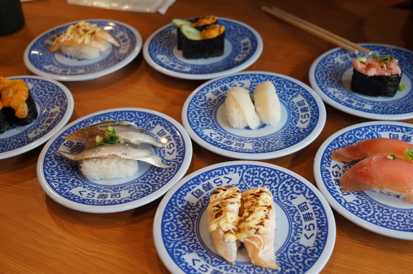 くら寿司藏壽司 Kura Sushi(松江南京店):(胖樺食記)台北市松江南京站くら寿司藏壽司Kura Sushi。物超所值迴轉壽司搭配高噱頭扭蛋。