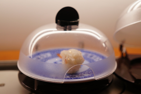 くら寿司藏壽司 Kura Sushi(松江南京店):(胖樺食記)台北市松江南京站くら寿司藏壽司Kura Sushi。物超所值迴轉壽司搭配高噱頭扭蛋。