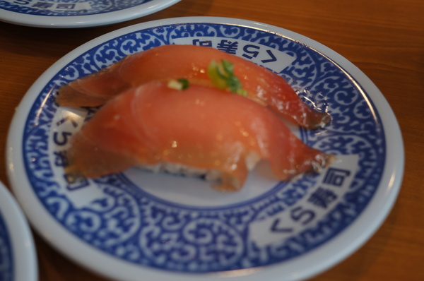 くら寿司藏壽司 Kura Sushi(松江南京店):(胖樺食記)台北市松江南京站くら寿司藏壽司Kura Sushi。物超所值迴轉壽司搭配高噱頭扭蛋。