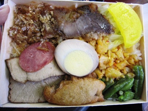 全美行池上便當:花東鐵路月台便當- 全美行