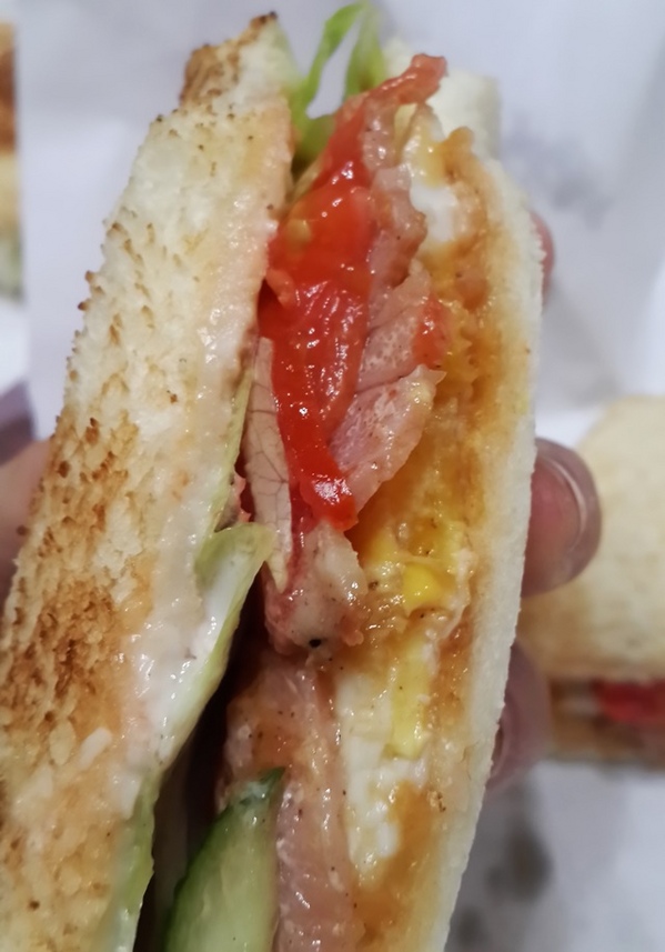 日式早餐碳烤三明治：食。新北蘆洲區。豐富一天的開始，日式碳烤土司讓你飽足又滿意