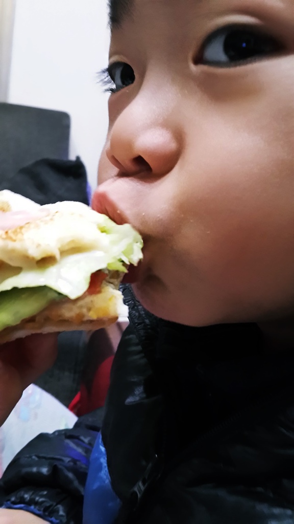 日式早餐碳烤三明治：食。新北蘆洲區。豐富一天的開始，日式碳烤土司讓你飽足又滿意