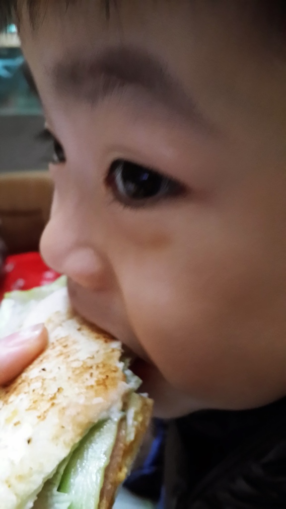 日式早餐碳烤三明治：食。新北蘆洲區。豐富一天的開始，日式碳烤土司讓你飽足又滿意