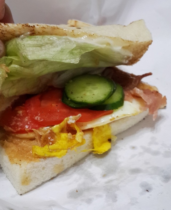 日式早餐碳烤三明治：食。新北蘆洲區。豐富一天的開始，日式碳烤土司讓你飽足又滿意