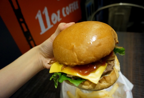 11oz COFFEE：[信義安和] 平價輕食咖啡 -11oz COFFEE  美味不貴!