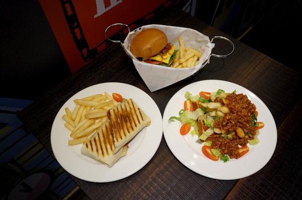 11oz COFFEE：[信義安和] 平價輕食咖啡 -11oz COFFEE  美味不貴!