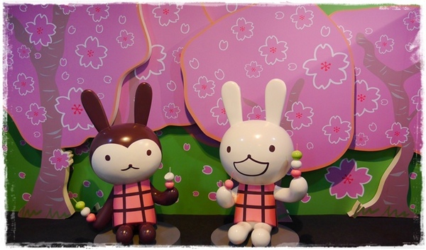 阿朗基愛旅行：【台北◍•ᴗ•◍華山1914文創園區】展覽・Aranzi阿朗基愛旅行｜跟著阿朗基一起環遊世界，賞櫻、逛夜市、香榭大道通通包