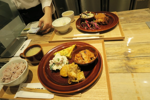 無印良品 Cafe & Meal MUJI (阪急店)：台北捷運市府站Café&Meal MUJI~無印良品也跨足餐飲界啦