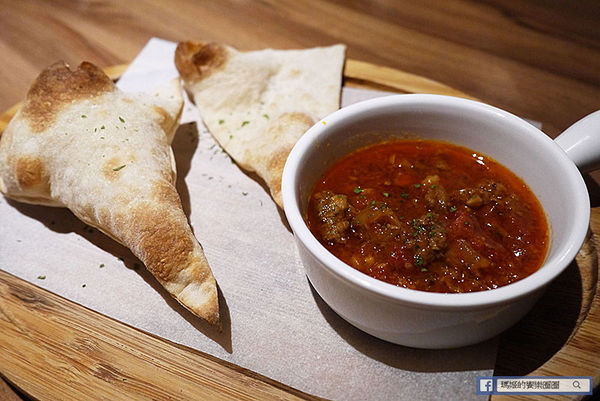 ita 義塔‧創義料理(台北重慶南店)：◆台北中正。捷運台北車站【Ita 義塔創義料理】美味義起來！義大利料理分享餐。排餐。義大利麵。燉飯。披薩