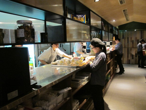 ita 義塔‧創義料理(台北重慶南店)：(食記)王品旗下新秀ita義塔‧創義料理。台北市重慶南路交通便利。餐點表現中規中矩。飲料甜點創意十足滋味普普。