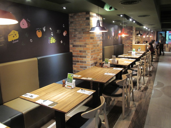 ita 義塔‧創義料理(台北重慶南店)：(食記)王品旗下新秀ita義塔‧創義料理。台北市重慶南路交通便利。餐點表現中規中矩。飲料甜點創意十足滋味普普。