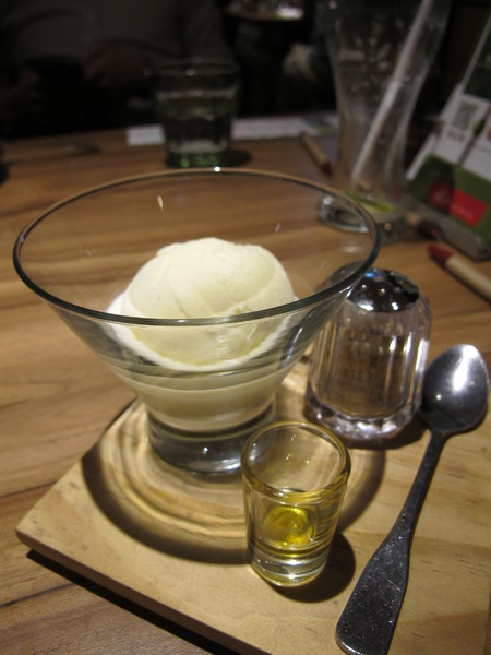 ita 義塔‧創義料理(台北重慶南店)：(食記)王品旗下新秀ita義塔‧創義料理。台北市重慶南路交通便利。餐點表現中規中矩。飲料甜點創意十足滋味普普。