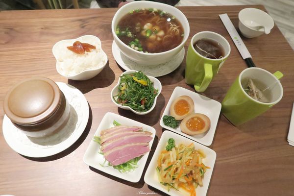 天香樓mini(微風廣場松高店)：台北 捷運市府站 天香樓mini~亞都麗緻經典自助式杭菜