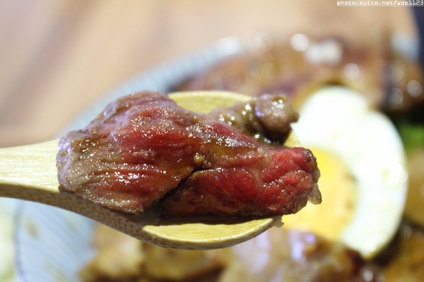 滿燒肉丼食堂(青海店)：滿燒肉丼食堂 (青海店)✪滿滿的肉好幸福~103.12.16