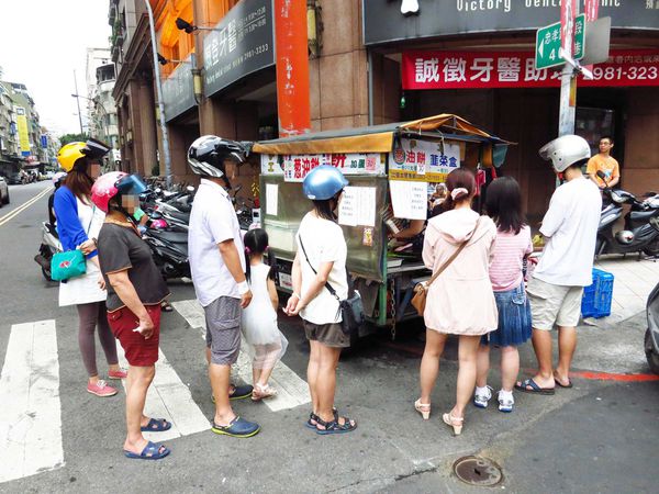 【三重美食】無名蔥油餅-人潮爆滿,晚來吃不到-忠孝路永福路